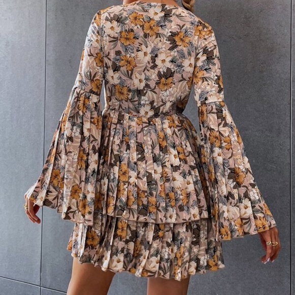 Bohemian Floral Print Bell Sleeve Ruffle Mini Dress - Picture 3 of 4
